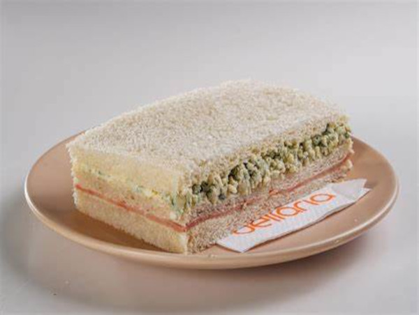 Sandwich de Miga Jamón y Queso Roquefort